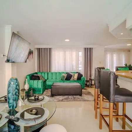 Сasa de vacaciones 7 Bedroom Gorgeous Vacation - Close To Walled *